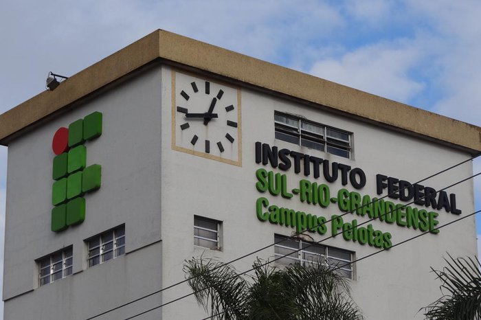 imagem: Estão abertas as inscrições para o vestibular do IFSUL Campus Pelotas,  com mais de 800 vagas para 2024.