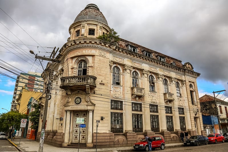 imagem: Paula assina contrato para restauro do antigo Banco do Brasil